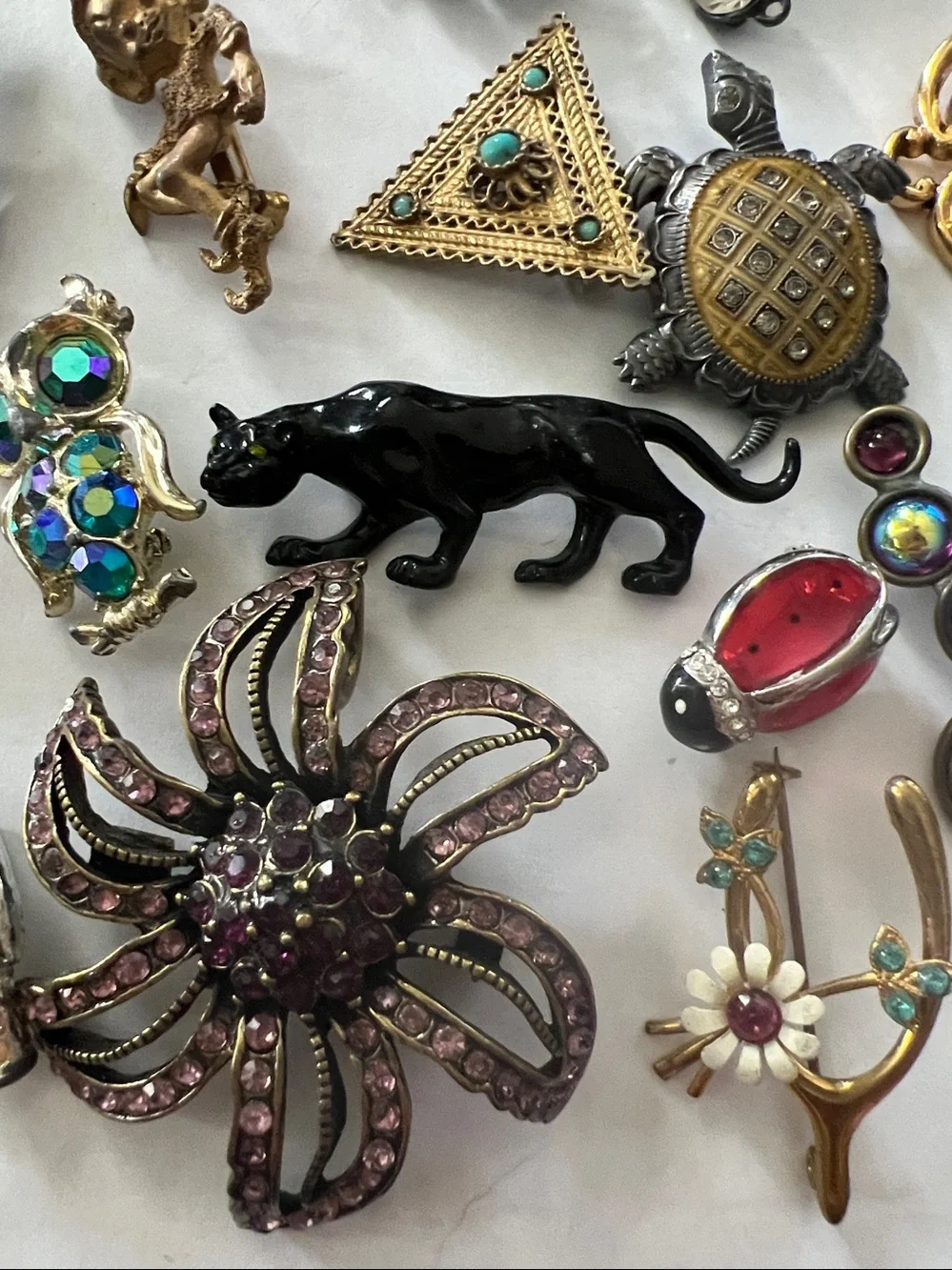 Incredible Lot Vintage brooches & pins